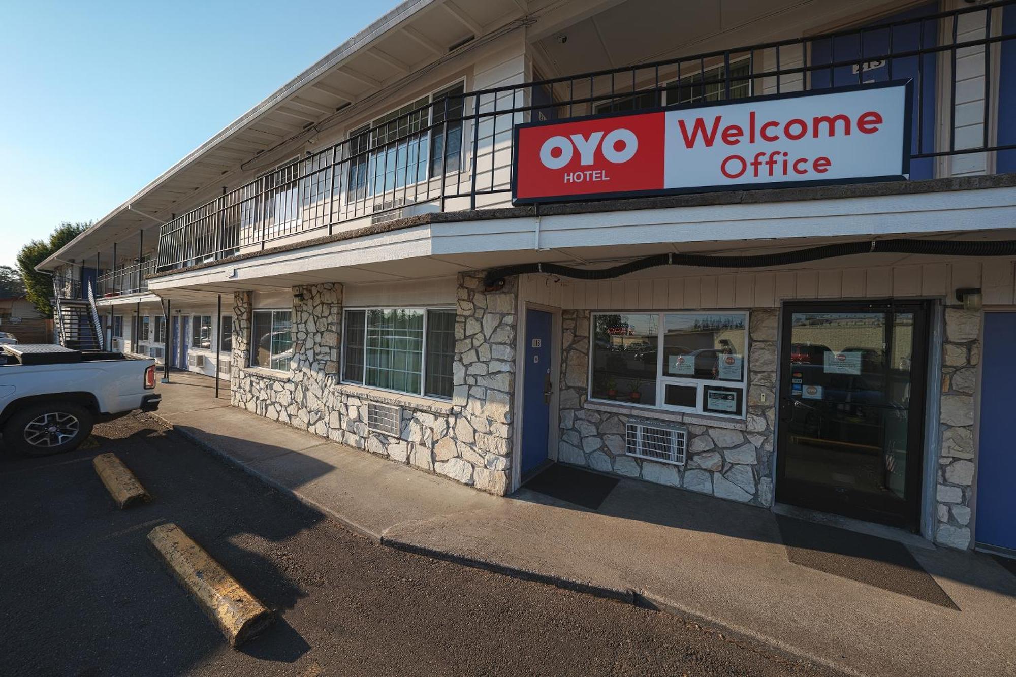Oyo Hotel St Helens Or Сейнт Хелънс Екстериор снимка