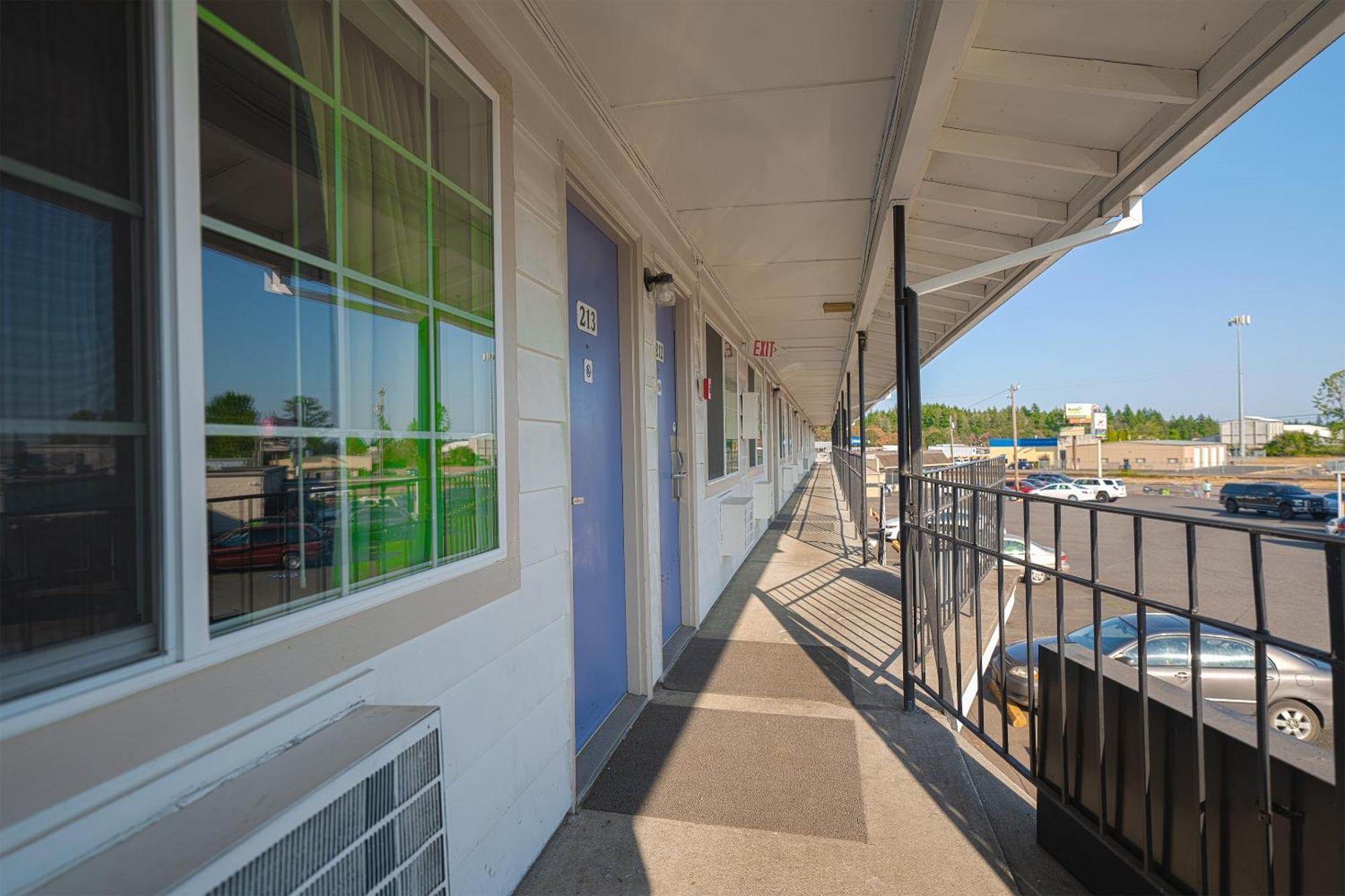 Oyo Hotel St Helens Or Сейнт Хелънс Екстериор снимка